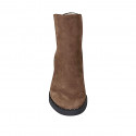 Bottines pour femmes avec fermeture éclair et goujons en daim marron talon 7 - Pointures disponibles:  43, 44