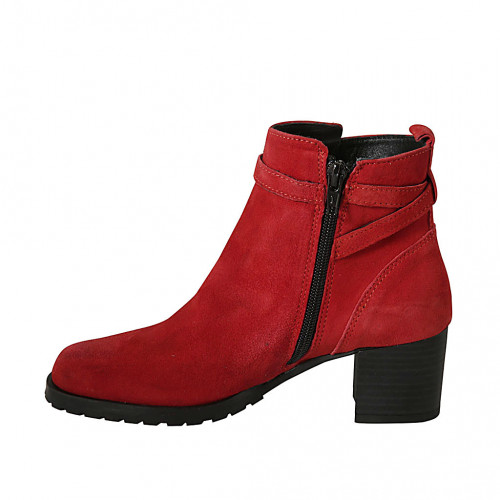 Woman's ankle boot with zipper and buckle in red suede heel 5