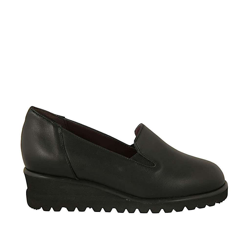 Zapato con elasticos y plantilla extraible para mujer en piel negra cuña 4