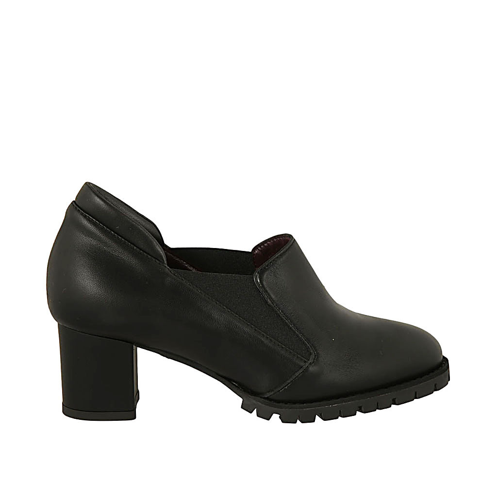 Zapato cerrado para mujer con elasticos y plantilla extraible en piel negra  tacon 5