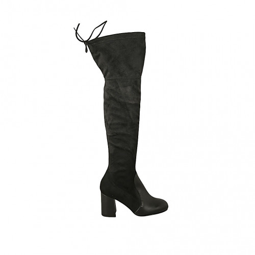 Woman's knee-high boot in black...