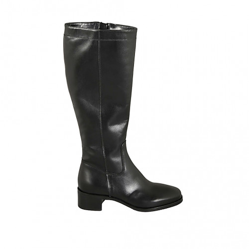 Woman's boot in black-colored leather...