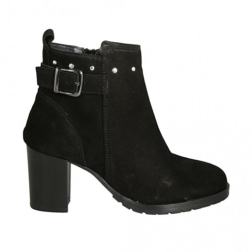 Woman's ankle boot with zipper, studs...
