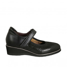 Zapato para mujer con velcro en piel, tejido y charol negro cuña 4