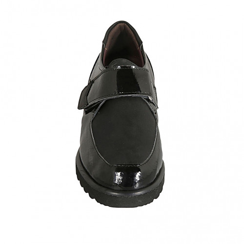 Zapato para mujer con velcro en piel, tejido y charol negro cuña 4