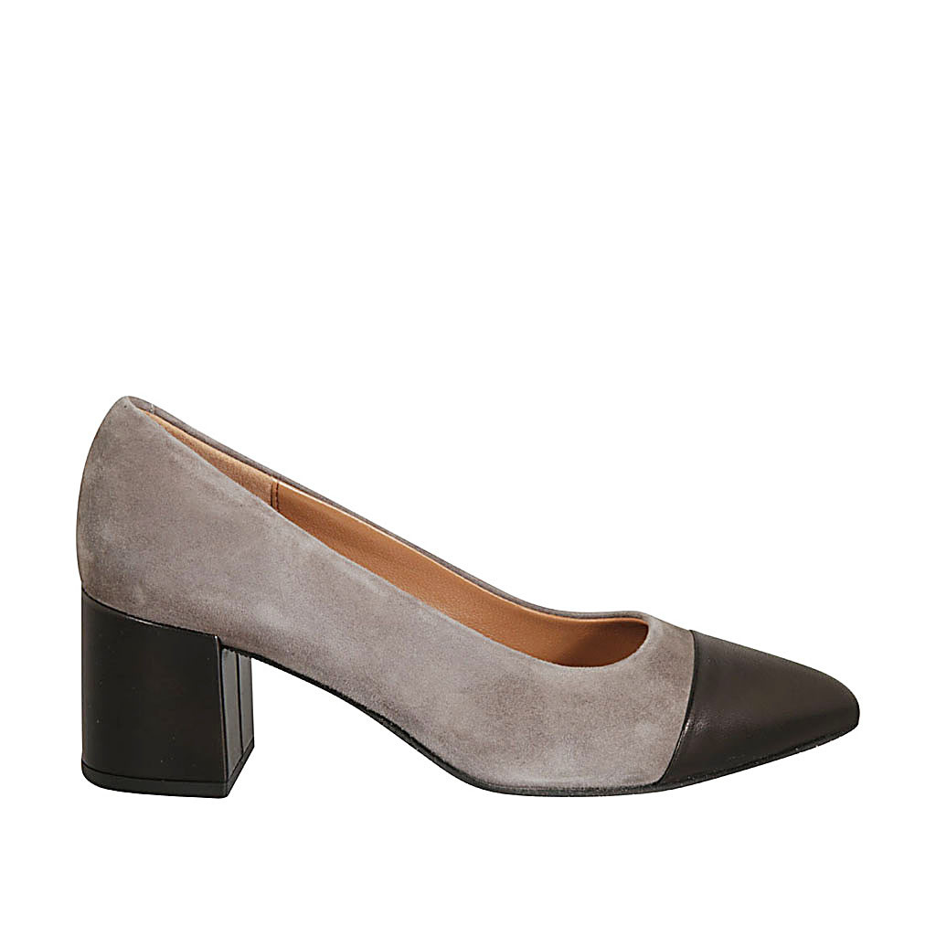 pointy pump shoe in black leather 