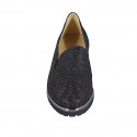 Zapato cerrado para mujer con elasticos y plantilla extraible en piel perforada laminada azul tacon 4 - Tallas disponibles:  31