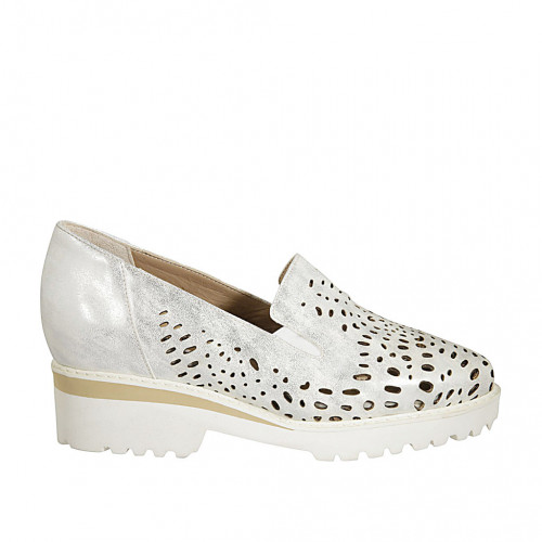 Zapato cerrado para mujer con elasticos y plantilla extraible en piel perforada laminada blanca tacon 4 - Tallas disponibles:  44, 45