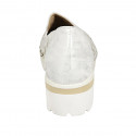 Scarpa accollata da donna con elastici e plantare estraibile in pelle forata laminata bianca tacco 4 - Misure disponibili: 44, 45