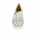 Chaussure fermeé pour femmes avec elastiques et semelle amovible en cuir perforé lamé blanc talon 4 - Pointures disponibles:  31, 44, 45