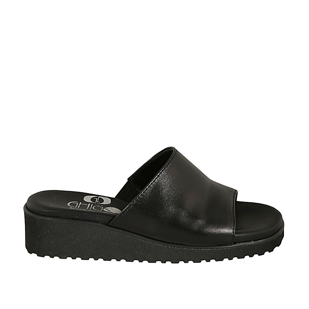 Mule para mujer en piel negra cuña 4