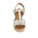 Sandale pour femmes avec plateforme et courroie en cuir lamé platine talon compensé 9 - Pointures disponibles:  42, 43