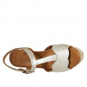 Sandale pour femmes avec plateforme et courroie en cuir lamé platine talon compensé 9 - Pointures disponibles:  42, 43, 45