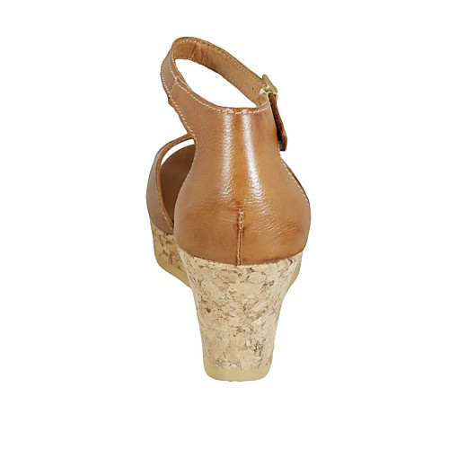Zapato abierto para mujer con cinturon y plataforma en piel brun claro cuña  7