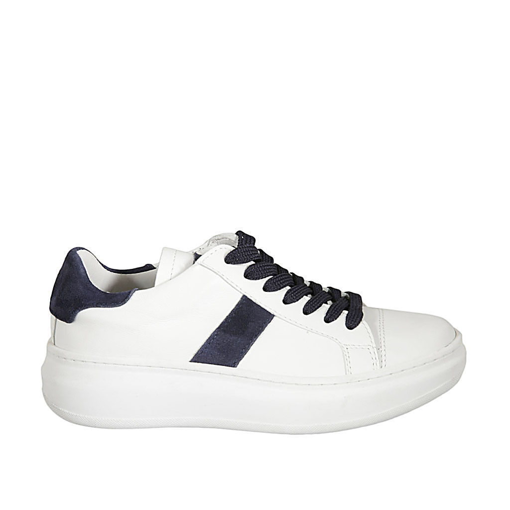 Zapato con cordones y plantilla extraible para mujer en piel blanca y  gamuza azul cuña 4