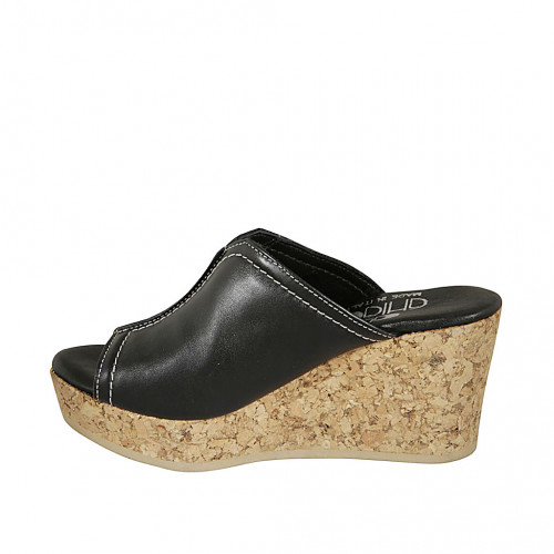 Mule para mujer en piel negra con plataforma y cuña 9