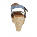 Sandalia para mujer en piel y piel trensada azul grisaceo y gris con cinturon y plataforma cuña 9 - Tallas disponibles:  42, 43