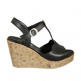 Sandalia para mujer en piel negra con cinturon, plataforma y cuña 9 - Tallas disponibles:  42, 43