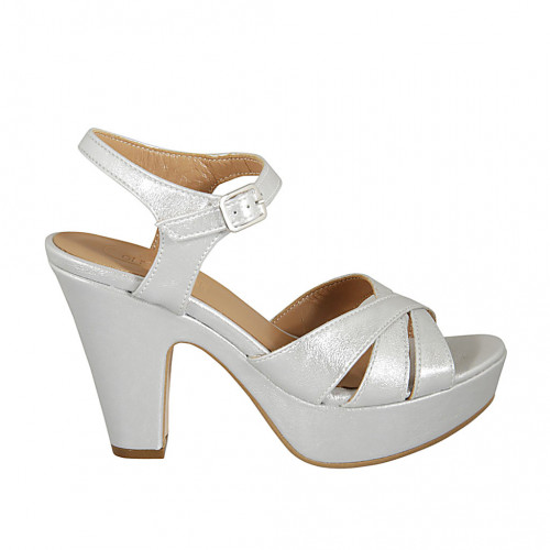 Sandalo da donna in pelle laminata argento con plateau, cinturino e tacco 10