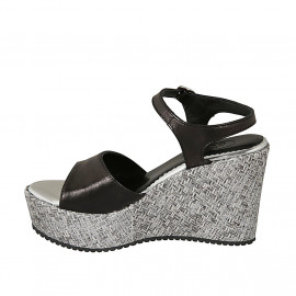 Sandalia para mujer con cinturon y plataforma en piel negra y tejido gris plateado cuña 9 - Tallas disponibles:  42, 43 2