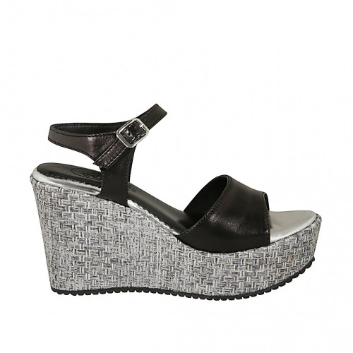 Sandalia para mujer con cinturon y plataforma en piel negra y tejido gris plateado cuña 9 - Tallas disponibles:  42, 43