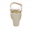 Sandale pour femmes avec courroie et plateforme en cuir blanc et tissu beige talon compensé 9 - Pointures disponibles:  42, 43, 44, 45