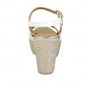 Sandale pour femmes avec courroie et plateforme en cuir blanc et tissu beige talon compensé 9 - Pointures disponibles:  42, 43, 45