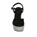 Sandalia para mujer con cinturon y plataforma en gamuza negra y tejido gris plateado cuña 12 - Tallas disponibles:  42, 43, 44