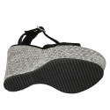 Sandalo da donna con cinturino e plateau in camoscio nero con zeppa rivestita in tessuto grigio argento 12 - Misure disponibili: 42