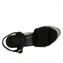 Sandalo da donna con cinturino e plateau in camoscio nero con zeppa rivestita in tessuto grigio argento 12 - Misure disponibili: 42