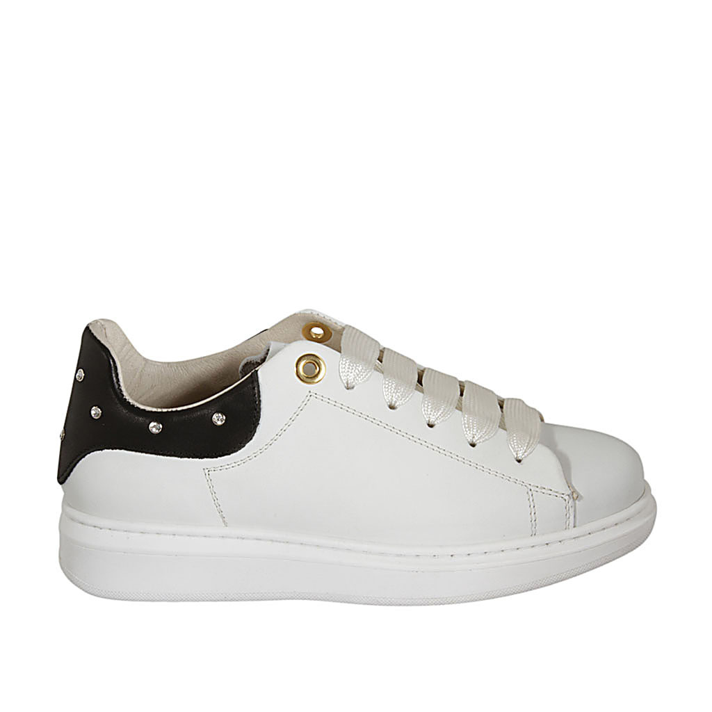 Zapato para mujer con cordones, estrases y plantilla extraible en piel  blanca y negra cuña 3