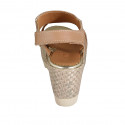 Sandalia para mujer con cierre de velcro en piel marron claro y tejido cuña 7 - Tallas disponibles:  43