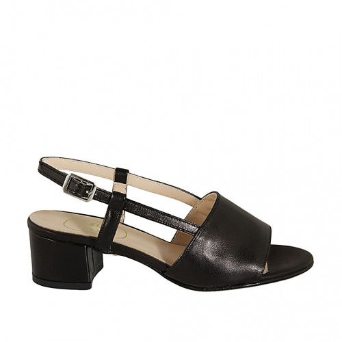 Woman's sandal in black leather heel 4