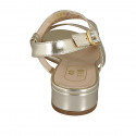 Sandalo da donna con elastico in pelle laminata platino tacco 3 - Misure disponibili: 32