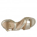 Sandale pour femmes en cuir lamé platine avec elastique talon 3 - Pointures disponibles:  32