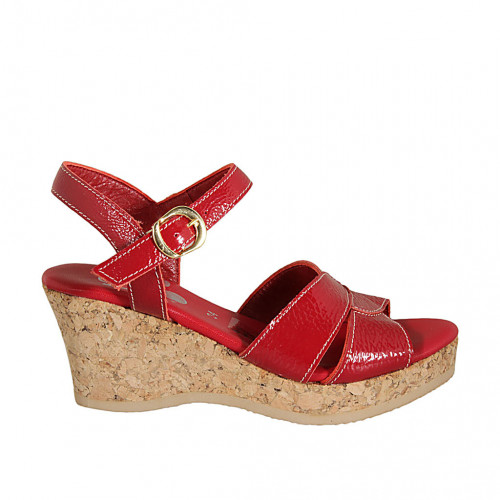 Woman s sandal in red patent leather with strap platform and wedge