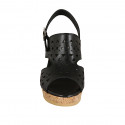 Sandale pour femmes en cuir perforé noir avec plateforme talon compensé 7 - Pointures disponibles:  42