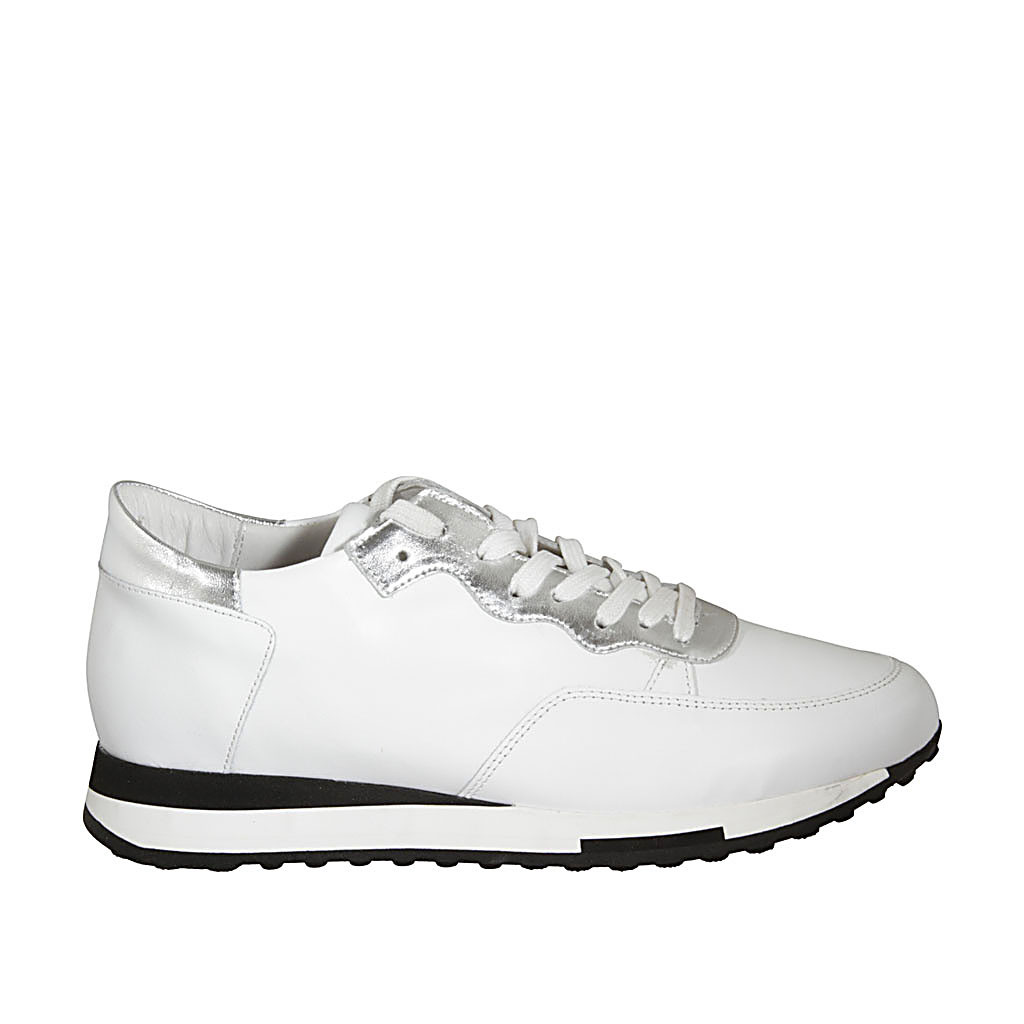Zapato para mujer con cordones y plantilla extraible en piel blanca y  laminada plateada cuña 3