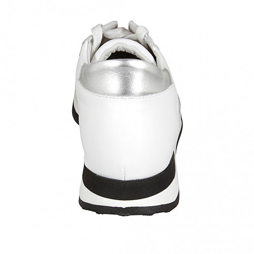 Zapato para mujer con cordones y plantilla extraible en piel blanca y  laminada plateada cuña 3