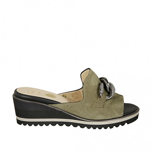Mule para mujer con cadena en gamuza verde cuña 5