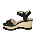 Sandale pour femmes en daim noir avec courroie, goujons et talon compensé 7 - Pointures disponibles:  42