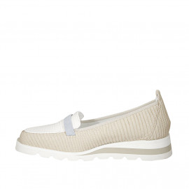 Woman's mocassin in white... 2