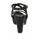 Sandalo da donna in pelle stampata nera con cinturino incrociato, plateau e tacco 10 - Misure disponibili: 42
