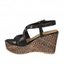 Sandale pour femmes en cuir noir avec courroie croisé, plateforme et talon compensé tressé 9 - Pointures disponibles:  42
