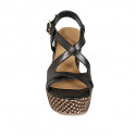 Sandale pour femmes en cuir noir avec courroie croisé, plateforme et talon compensé tressé 9 - Pointures disponibles:  42