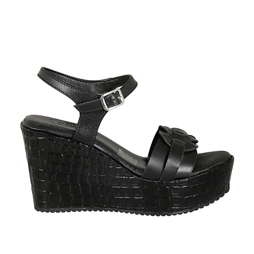 Woman's strap sandal in black leather...