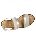 Sandale pour femmes en cuir lamé platine et daim beige talon 2 - Pointures disponibles:  32