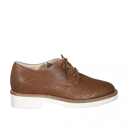 Woman's laced shoe in tan brown...