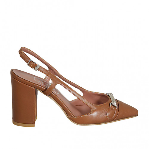 Chaussure ouverte à l'arrière pour femmes en cuir cognac avec accessoire talon 8 - Pointures disponibles:  42