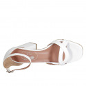 Zapato abierto con cinturon para mujer en piel blanca tacon cuadrado 8 - Tallas disponibles:  45